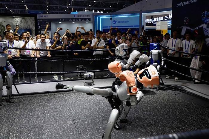 人形機(jī)器人擂臺(tái)格斗